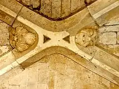 Clé de voute au bas-côté sud