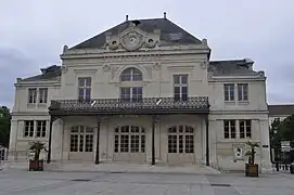 Le théâtre.