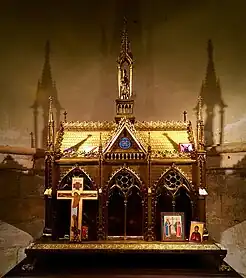 Le reliquaire de sainte Hélène dans la crypte.