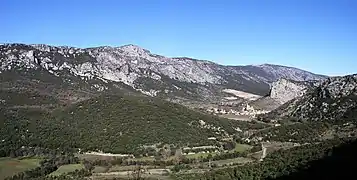 La Séranne et le village de Saint-Jean-de-Buèges.