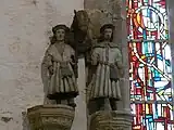 Chapelle de Languivoa : groupe statuaire des saints Côme et Damien avec leur cheval.