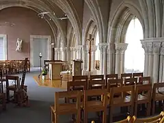 Salle capitulaire : 4 arcades et 4 piliers 1151-1160 (la 5e en front est plus récente).