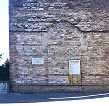 Vestiges de la porte d'entrée de la Rocca de San Donato