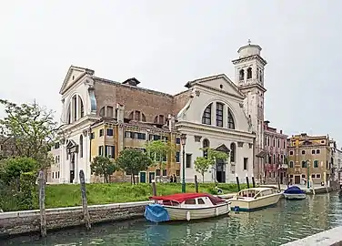 Le campo San Trovaso avec l'église éponyme.