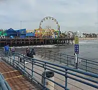 Vue du parc d'attraction, de la jetée
