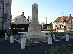 Le monument aux morts en 2012.