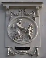 Bas relief au no 19.