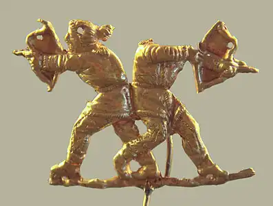 Applique en or représentant des guerriers scythes avec des arcs, Panticapeum, Crimée, IVe siècle av. J.-C., musée du Louvre.