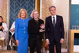 Avec Jill Biden et Antony Blinken en mars 2023 recevant le Prix international de la femme de courage.