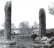 Colonne et stèle supportée par une tortue, la tombe de Xiao Xiu, photographie de l'expédition de Victor Segalen.