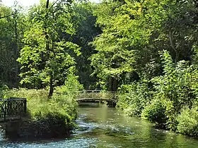 Passerelle au Parc du Moulin à Tan.