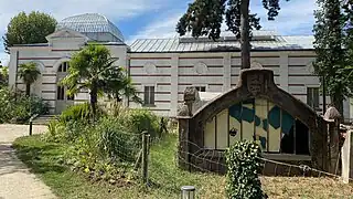 Serre du Dahomey et pavillon de l'Indochine.