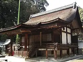 Style hirairi : entrée du côté sans pignon.