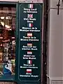 Autre panneau avec huit langues.
