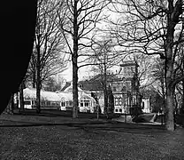 La base de la pergola, à gauche (1902)