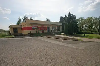 Mairie et superette à Slavhostice.