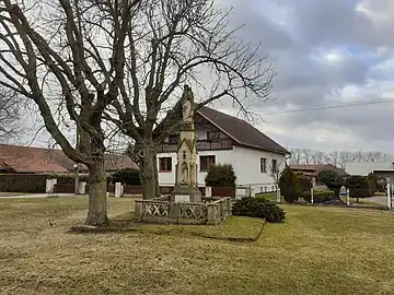 Statue de la Vierge Marie.