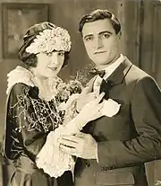 Billie Dove et Tom Mix dans Soft Boiled.