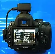 Nikon D5000 équipé d'un GPS Geotagger N2 Solmeta.