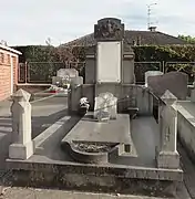 Tombe de Pierre Antoine Mercier au cimetière de Villers-Campeau.