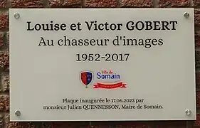 La stèle.