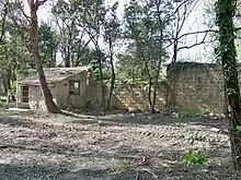 Vestiges du mur d'enceinte.