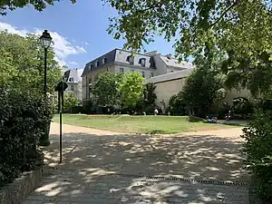 Square Léopold-Achille.