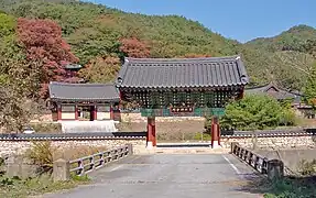 La porte au pilier unique de Ssangbongsa (en) dans le Jeolla du Sud