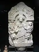 Relief votif à Cybèle entourée des 2 lions. Marbre, H. 82 cm. Créé en Ionie, découvert à Uşak (Turquie). IIIe siècle EC. Louvre