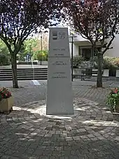 Face de l'obélisque des trente ans du jumelage