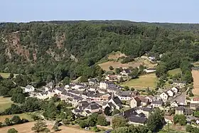 Vue panoramique du village, en plongée.