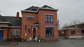 Logement du chef de gare,reconverti en boulangerie.