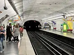 Quais de la ligne 5.