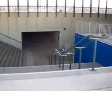 Accès au tunnel sous voies.