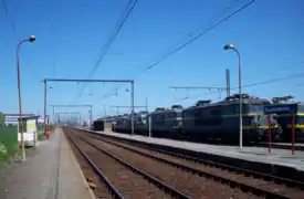 L'arrêt et ses voies de service.