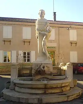 Monument à Claude Bernard à Saint-Julien.
