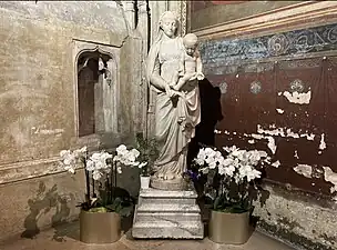 Statue de Vierge à l'Enfant.