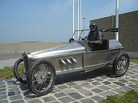 Statue de Ferenc Szisz à l'entrée principale du Hungaroring