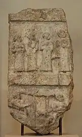 Fragment d'une stèle en calcaire représentant une procession de prêtres et des musiciens. Musée du Louvre.