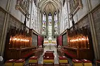 Chœur de l'abbatiale, bancs des prieurs et des moines de l'abbaye