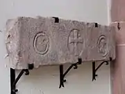 Linteau roman de l'ancienne église romane (XIIe)