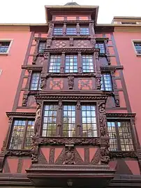 Réemploi dans la rue des Hallebardes.