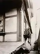 Poutre d'angle du no 10.