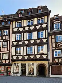 Le no 4 du quai des Bateliers.