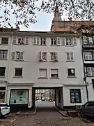 Vers la place du Temple-Neuf.