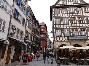 Le no 5 à l'angle de la rue du Maroquin.