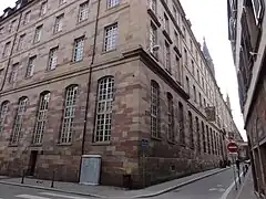 Angle de la rue des Écrivains (à gauche) et de la rue des Frères.