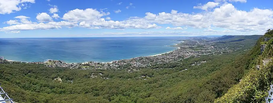 Vue depuis l'Illawarra escarpment au-dessus de Wombarra dans le Nord de l'Illawarra.