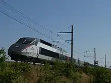 La rame 4528 quitte la LGV Atlantique pour desservir la gare du Mans, avant de rejoindre Rennes.