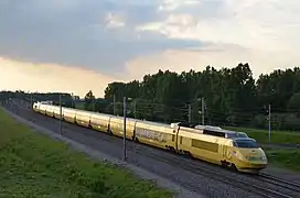 L'une des trois rames de TGV postal en France.